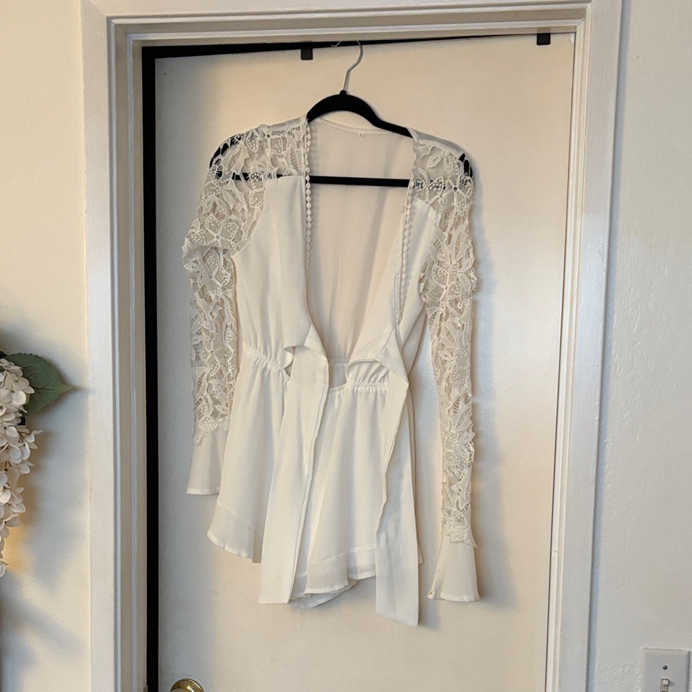 Elegant White Lace Long Sleeve Blouse